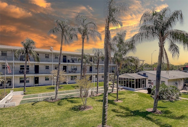 4050 4th St N Unit 205, Saint Petersburg, FL 33703 - view of property at dusk