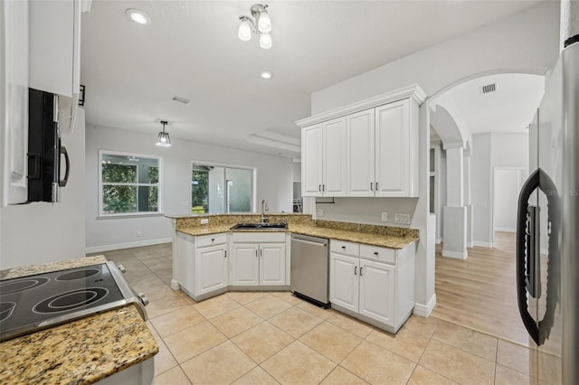 707 9th Ave SW, Ruskin, FL 33570 - kitchen featuring stainless steel appliances, a sink, white cabinetry, a peninsula, and recessed lighting