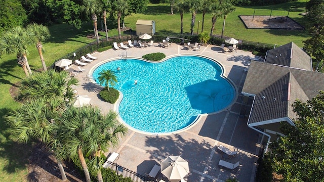 12136 Luftburrow Ln, Hudson, FL 34669 - community pool with a patio area