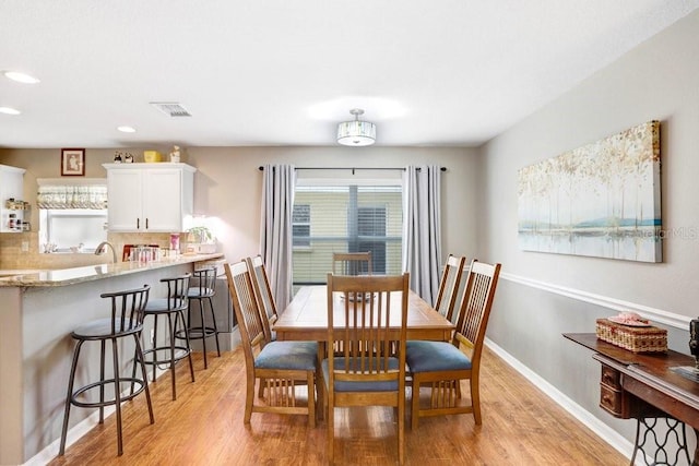 5525 Turtle Crossing Loop, Tampa, FL 33625 - dining space featuring light wood-type flooring, recessed lighting, and baseboards