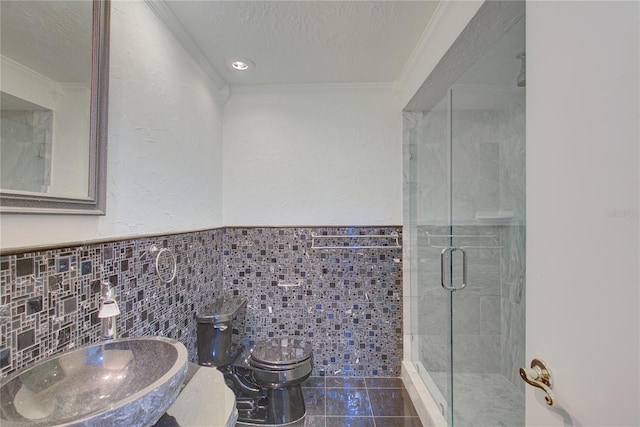 31 Freshwater Dr, Palm Harbor, FL 34684 - bathroom with toilet, ornamental molding, a stall shower, a textured ceiling, and a sink