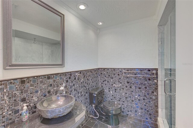 31 Freshwater Dr, Palm Harbor, FL 34684 - bathroom with toilet, a shower stall, tile walls, ornamental molding, and recessed lighting