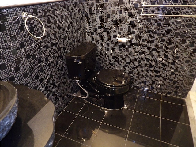 31 Freshwater Dr, Palm Harbor, FL 34684 - bathroom with tile walls, toilet, and tile patterned flooring