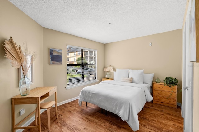 11901 4th St N Unit 5111, Saint Petersburg, FL 33716 - bedroom with wood finished floors, baseboards, and a textured ceiling