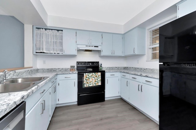 6817 Stones Throw Cir N Unit 17203, Saint Petersburg, FL 33710 - kitchen featuring black appliances, a sink, under cabinet range hood, and light wood-type flooring