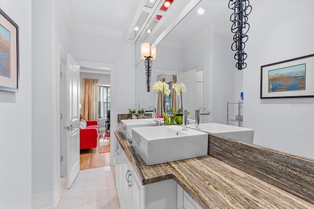 213 N Hesperides St, Tampa, FL 33609 - full bath with crown molding and double vanity