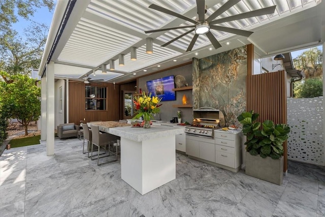 213 N Hesperides St, Tampa, FL 33609 - view of patio featuring a ceiling fan
