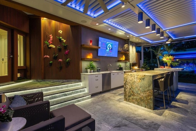213 N Hesperides St, Tampa, FL 33609 - indoor wet bar featuring dishwasher