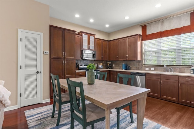 918 Sombra St, Tampa, FL 33619 - photo 9