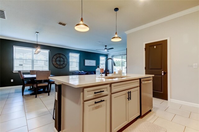 2456 Arbor Wind Dr, Lutz, FL 33558 - kitchen with a sink, dishwasher, crown molding, light countertops, and ceiling fan