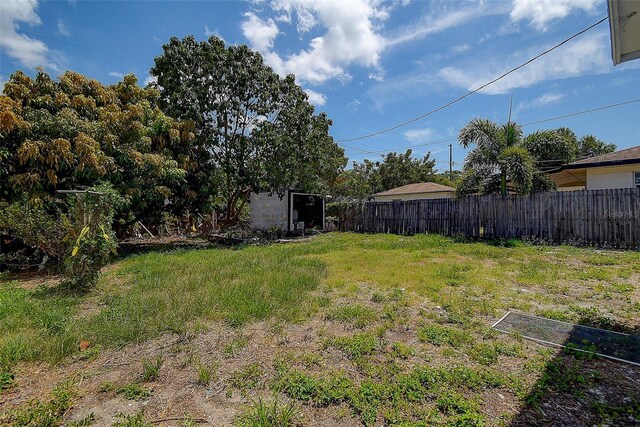 2627 17th Ave N, Saint Petersburg, FL 33713 - view of yard