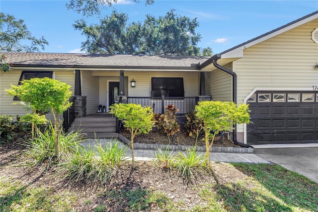 7461 Pescador Pl, Seminole, FL 33772 - ranch-style house with covered porch and a garage