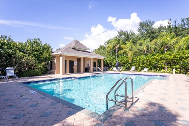 8415 Edgewater Place Blvd, Tampa, FL 33615 - community pool with a patio