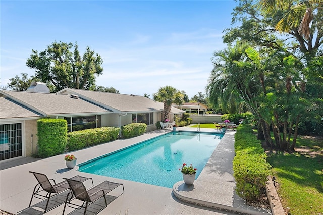 2110 Reaney Rd, Lakeland, FL 33803 - view of swimming pool featuring a patio