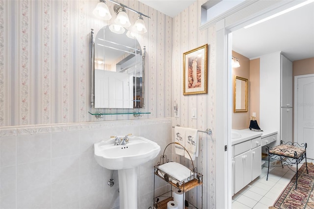 2110 Reaney Rd, Lakeland, FL 33803 - bathroom featuring tile patterned flooring, wallpapered walls, and a wainscoted wall