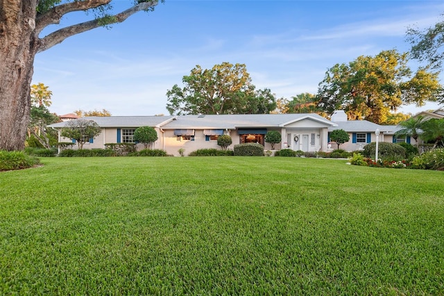 2110 Reaney Rd, Lakeland, FL 33803 - ranch-style home featuring a front yard