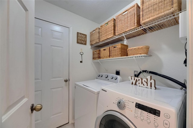 11728 Crest Creek Dr, Riverview, FL 33569 - laundry room featuring washing machine and clothes dryer