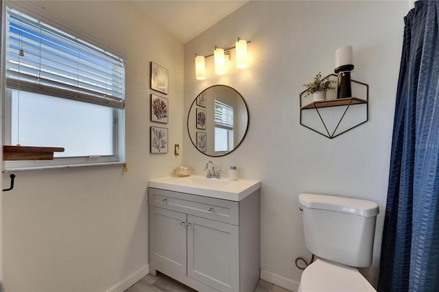 11728 Crest Creek Dr, Riverview, FL 33569 - full bath with vanity, toilet, and baseboards