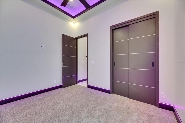 6532 Simone Shores Cir, Apollo Beach, FL 33572 - unfurnished bedroom featuring carpet, a closet, and a ceiling fan