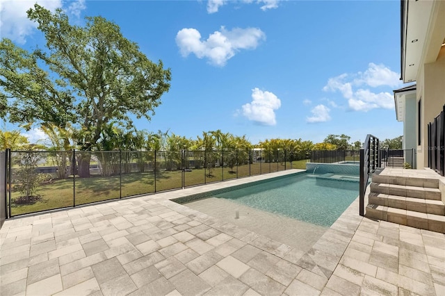 6532 Simone Shores Cir, Apollo Beach, FL 33572 - view of pool featuring a patio area and a pool with connected hot tub