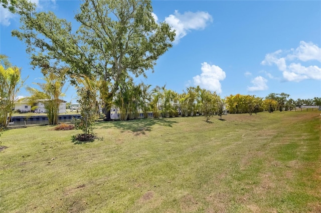 6532 Simone Shores Cir, Apollo Beach, FL 33572 - view of grassy yard
