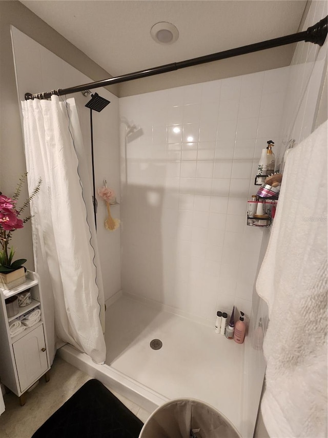 16725 Delia St, Wimauma, FL 33598 - full bathroom featuring curtained shower