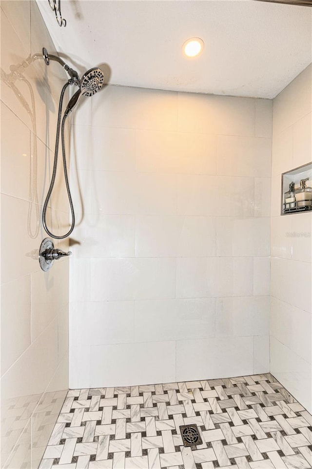 2335 Beneva Ter Unit 2254, Sarasota, FL 34232 - bathroom featuring a tile shower