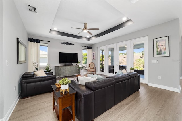 10298 SW 96th Loop, Ocala, FL 34481 - living room with a ceiling fan, a tray ceiling, light wood-type flooring, baseboards, and recessed lighting