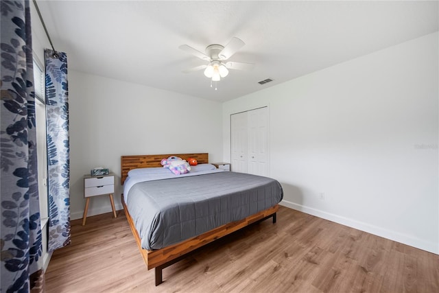 603 Loma Del Sol Dr, Davenport, FL 33896 - bedroom featuring light wood-style floors, a closet, and ceiling fan