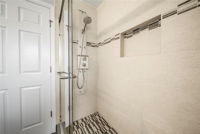 603 Loma Del Sol Dr, Davenport, FL 33896 - bathroom featuring a stall shower