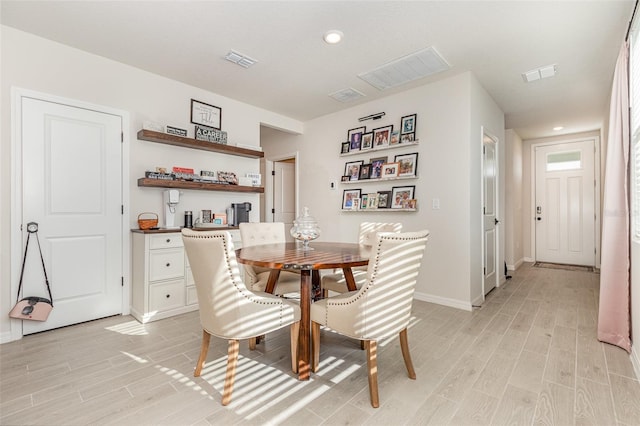 13958 Richland Gulf Cir, Parrish, FL 34219 - dining space featuring light wood-style floors, baseboards, and recessed lighting