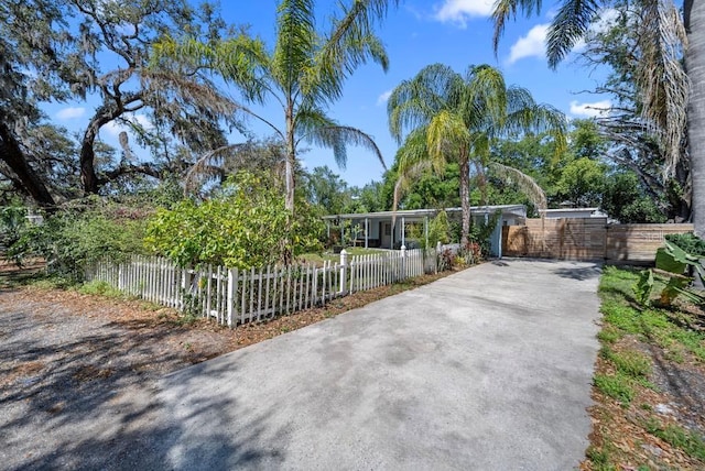 12304 Woodleigh Ave, Tampa, FL 33612 - gate featuring a fenced front yard