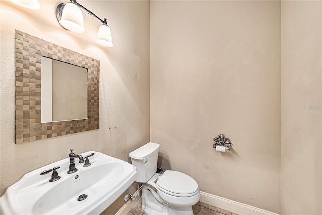 10645 Ruffino Ct, Trinity, FL 34655 - half bath with a sink, toilet, and baseboards