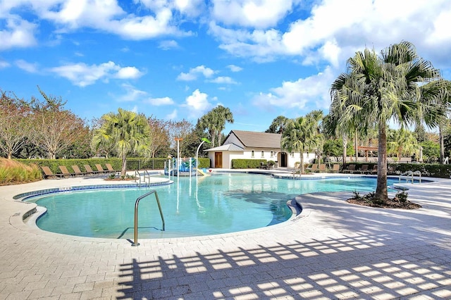 16016 Persimmon Grove Dr, Lithia, FL 33547 - community pool with a patio area