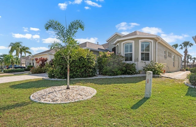 1110 Jasmine Creek Ct, Sun City Center, FL 33573 - view of front of home with stucco siding and a front lawn