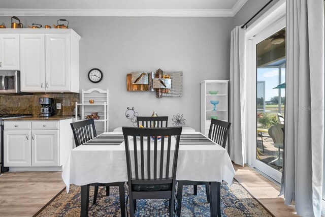 1110 Jasmine Creek Ct, Sun City Center, FL 33573 - dining space with light wood-style flooring and crown molding