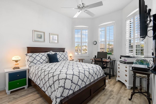 1110 Jasmine Creek Ct, Sun City Center, FL 33573 - bedroom with light wood-style flooring and a ceiling fan
