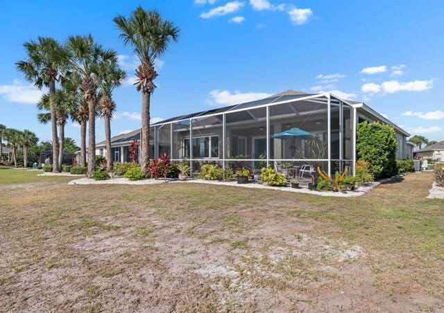 1110 Jasmine Creek Ct, Sun City Center, FL 33573 - back of property featuring a yard and a lanai
