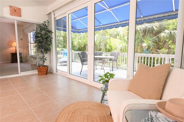 14840 Shipwatch Trce Unit 1924, Largo, FL 33774 - sunroom with outdoor dining area and an outdoor hangout area