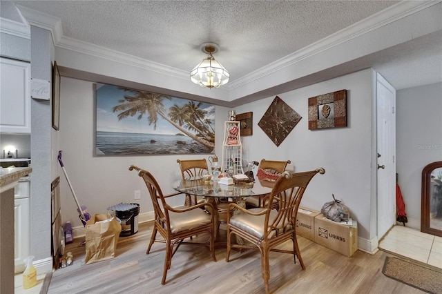 9481 Highland Oak Dr Unit 1511, Tampa, FL 33647 - dining space with a chandelier, crown molding, light wood-type flooring, a textured ceiling, and baseboards