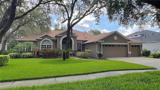 5704 Eaglemount Cir, Lithia, FL 33547 - ranch-style home featuring an attached garage, stucco siding, a front yard, and concrete driveway