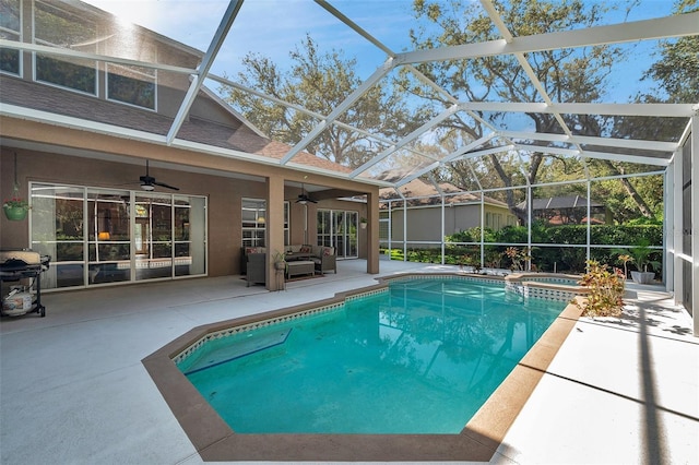 5704 Eaglemount Cir, Lithia, FL 33547 - view of pool with a ceiling fan, a patio area, a pool with connected hot tub, and a lanai