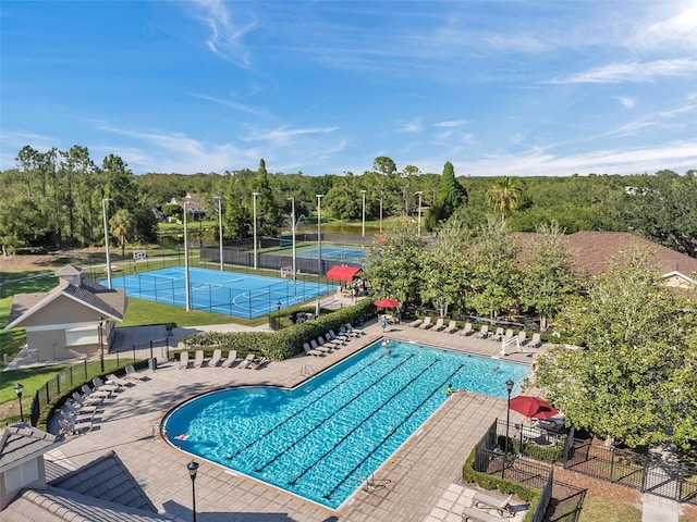 5704 Eaglemount Cir, Lithia, FL 33547 - community pool with a tennis court