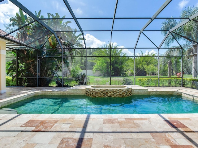 10504 Echo Lake Dr, Odessa, FL 33556 - view of pool featuring a lanai, a pool with connected hot tub, and a patio area