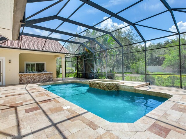 10504 Echo Lake Dr, Odessa, FL 33556 - view of pool featuring a patio area, a pool with connected hot tub, and a lanai