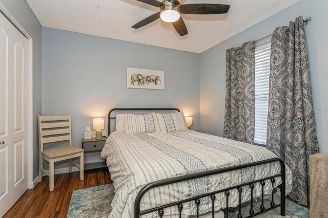 4021 Vana Dr, Sarasota, FL 34241 - bedroom featuring wood finished floors, a textured ceiling, ceiling fan, and baseboards