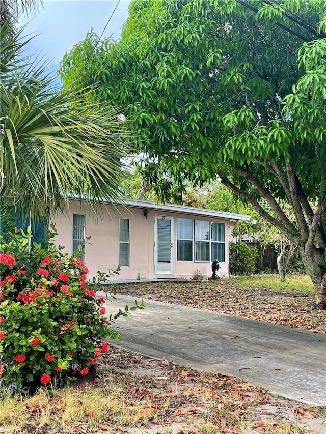 72 Lake Shore Dr, Palm Harbor, FL 34684 - view of front of property with stucco siding