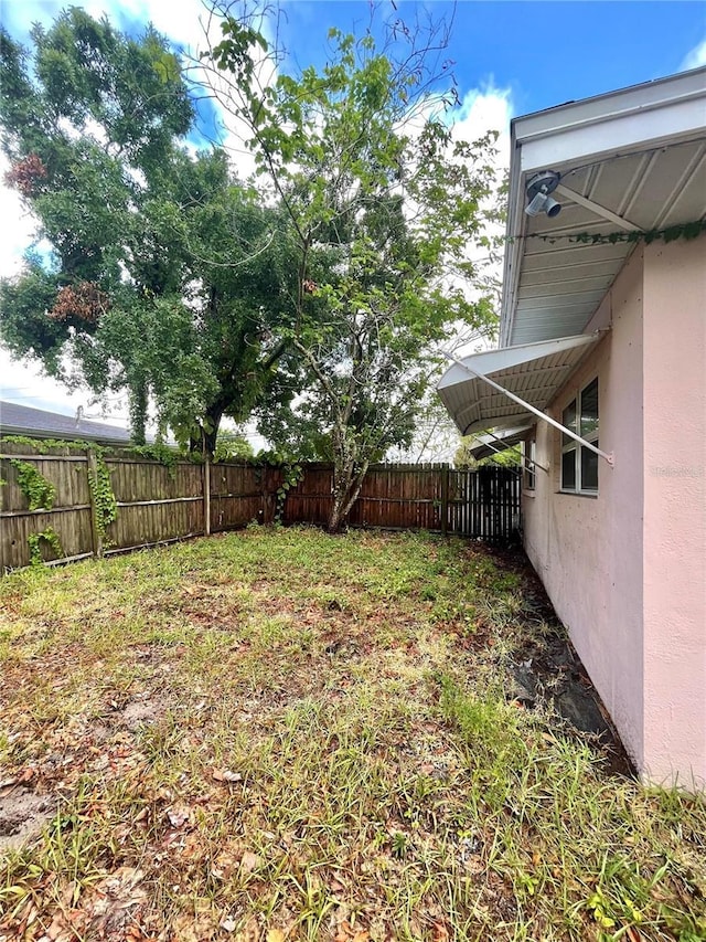 72 Lake Shore Dr, Palm Harbor, FL 34684 - view of fenced backyard