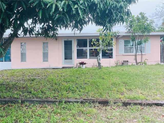 72 Lake Shore Dr, Palm Harbor, FL 34684 - single story home with stucco siding and a front yard