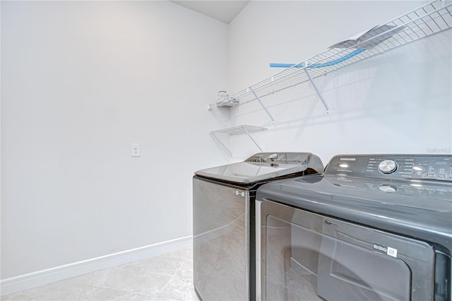 6119 Bradford Woods Dr, Zephyrhills, FL 33542 - laundry area featuring separate washer and dryer and baseboards